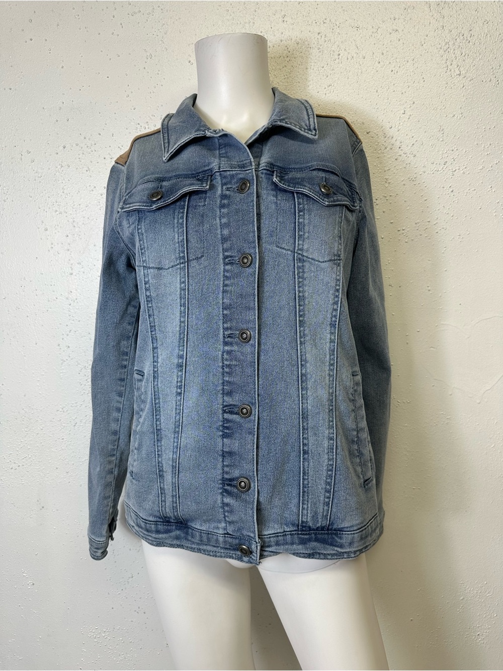 DG2 Diane Gilman Embellished Stretch Denim Jacket Small   WITH COLORFUL BACK